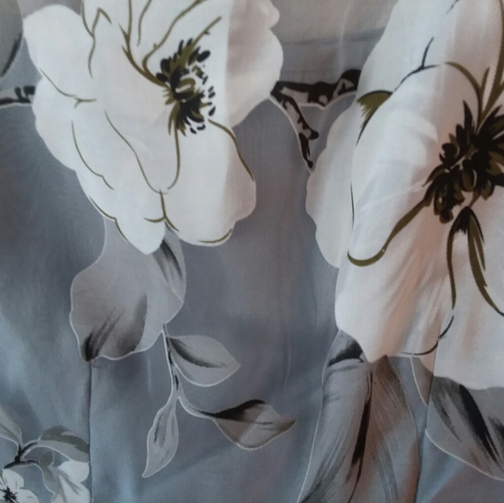 NWOT DRESS - Picture 3 of 4